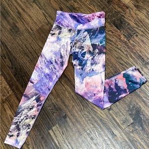 Old Navy multi-colored youth legging.